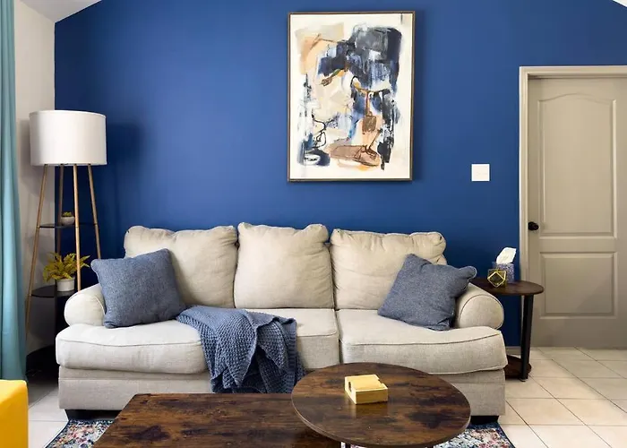 Chic, Quiet 2Br 2Ba Near Shops & Restos!