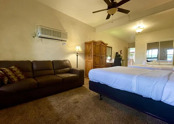 Mountain Harbor Queen Guest Room On Lake Ouachita