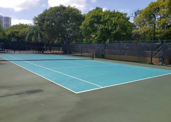 Pet-Friendly Aventura Pool, Beach, Golf, Gym
