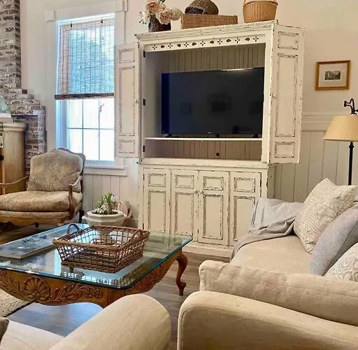 The Shopkeeper'S Cottage ~ Chic!