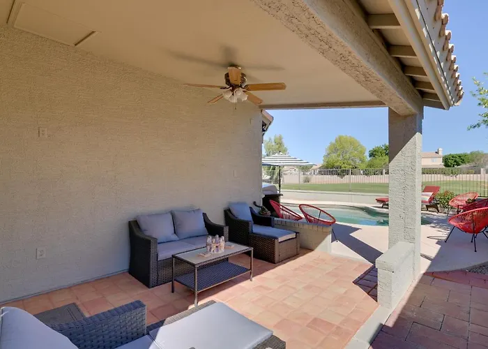 Golf Course View! Dog-Friendly Retreat In Glendale