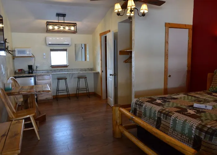 Nine Pines Motel