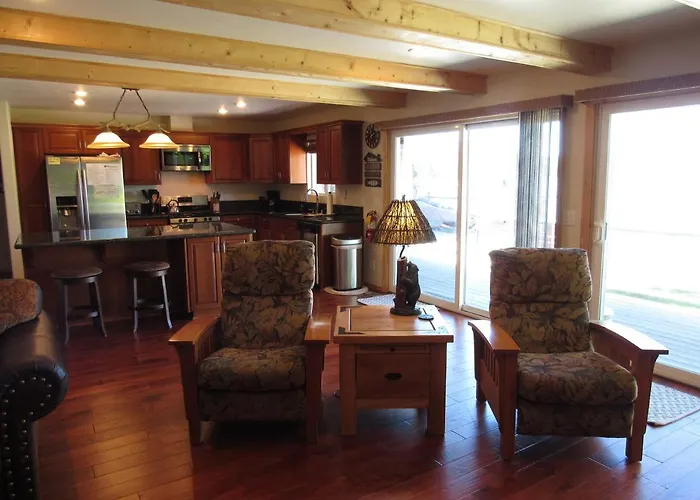 Smith Lakefront Hideaway