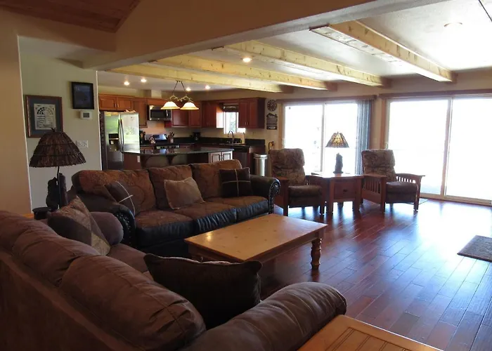 Smith Lakefront Hideaway