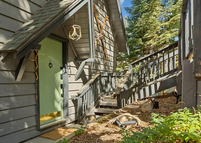 Romantic & Family Friendly Chalet In The Woods