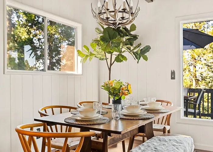 Romantic & Family Friendly Chalet In The Woods