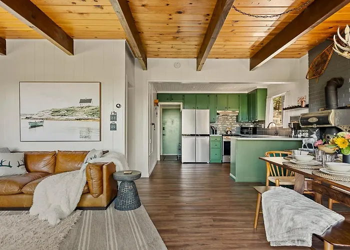Romantic & Family Friendly Chalet In The Woods