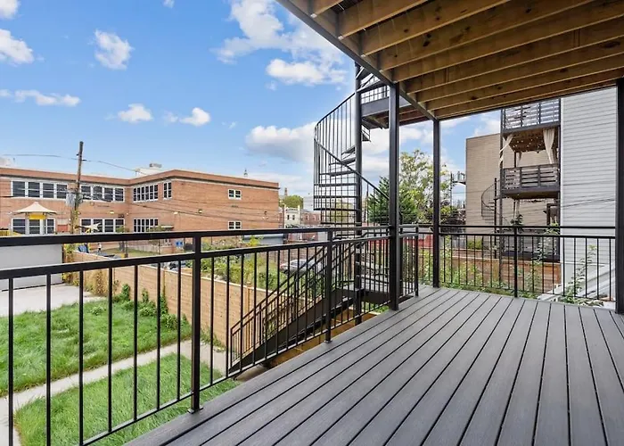 Capitol View 2 Dc Townhouse Condo With Private Backyard And Garage Parking