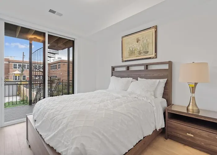 Capitol View 2 Dc Townhouse Condo With Private Backyard And Garage Parking