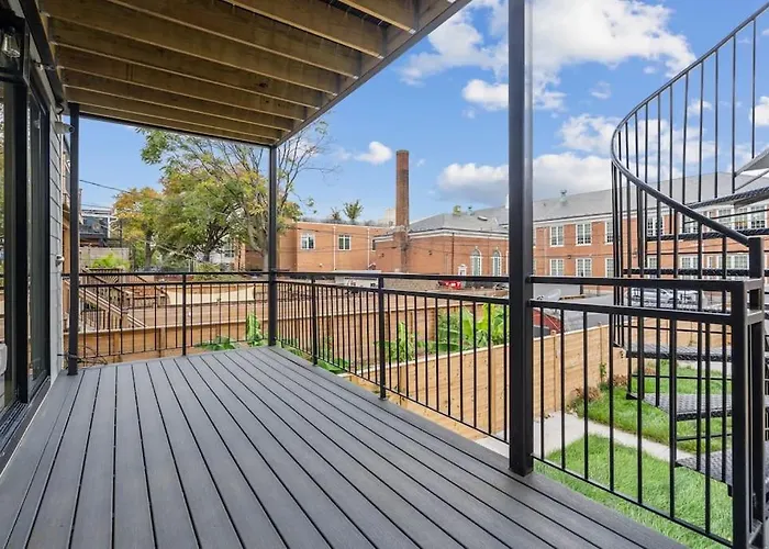 Capitol View 2 Dc Townhouse Condo With Private Backyard And Garage Parking