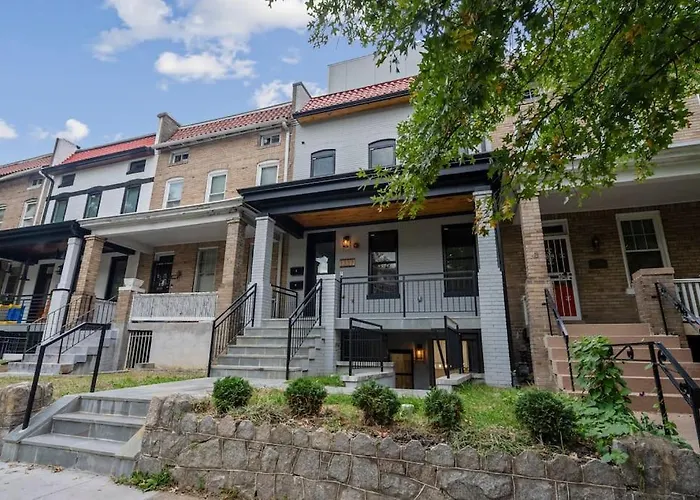 Capitol View 2 Dc Townhouse Condo With Private Backyard And Garage Parking