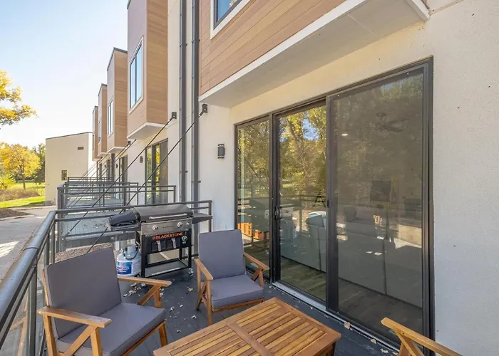 Centralpark Townhome B10