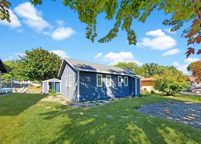 The Canal Cottage Off West Lake Okoboji