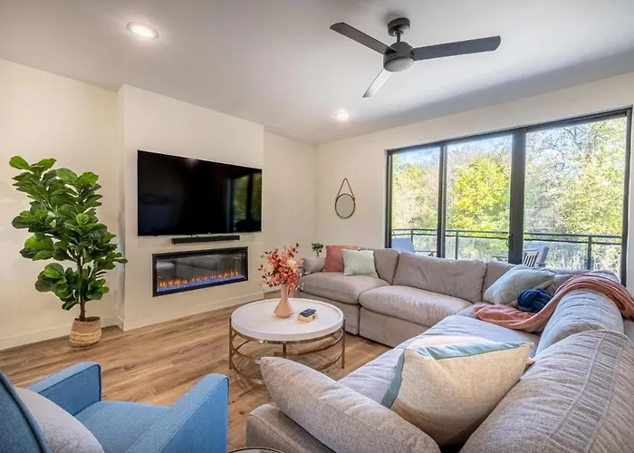 Centralpark Townhome B10