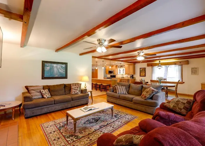 Cozy Cabin On 1 Acre In Premier Pine Neighborhood