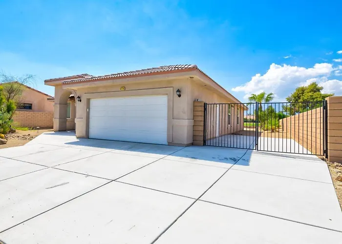 Palms Place In Indio