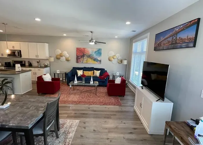 Pet Friendly Wi-Fi Luxury Gated Community Downtown Greenville