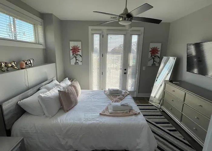 Pet Friendly Wi-Fi Luxury Gated Community Downtown Greenville