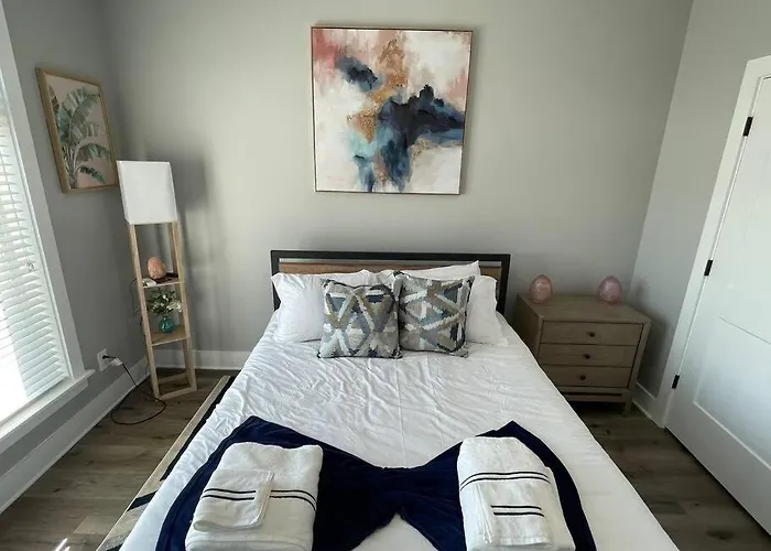 Pet Friendly Wi-Fi Luxury Gated Community Downtown Greenville