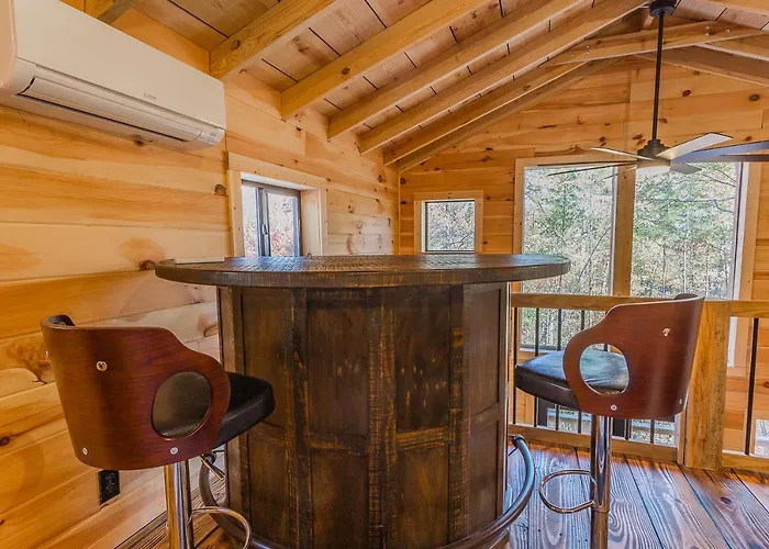 Cozy Cabin Retreat W/ Hot Tub & Nature Views