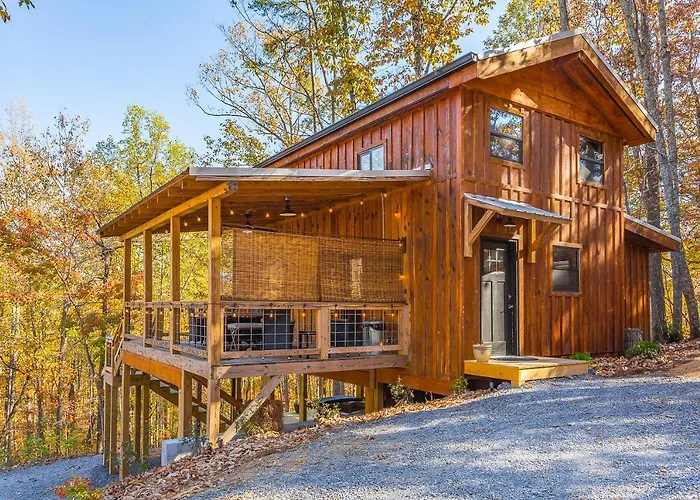 Cozy Cabin Retreat W/ Hot Tub & Nature Views