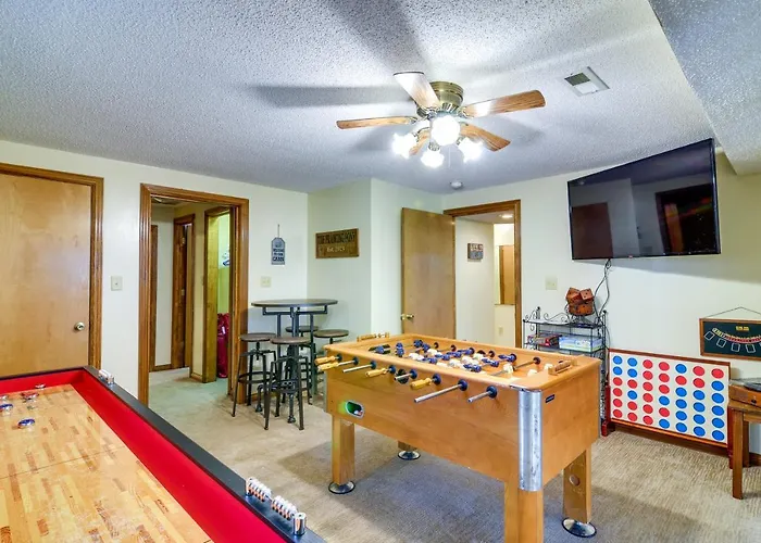Burnside Resort Cabin W/ Hot Tub & Outdoor Spots!