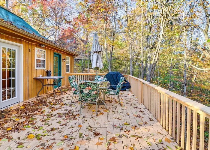 Burnside Resort Cabin W/ Hot Tub & Outdoor Spots!