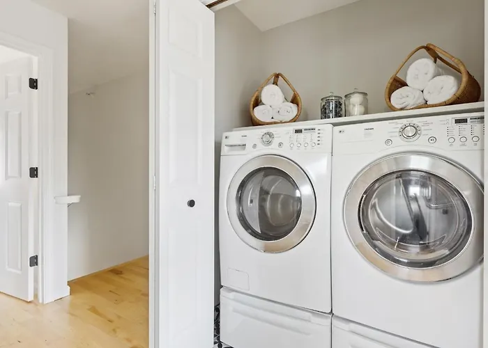 Midtown Modern - Urban Condo Walkable To Bars And Beach