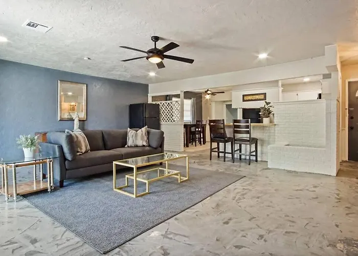 Cozy Home With Fenced Yard In Midwest City