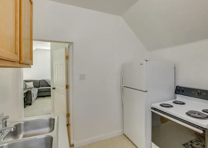 1 Block To Town! Convenient Logan Apartment