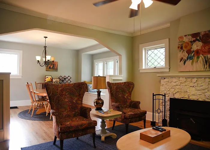 Cozy Home Near All Milwaukee Attractions