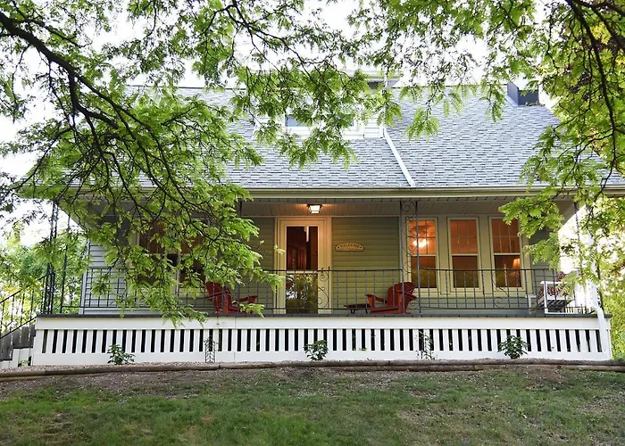 Cozy Home Near All Milwaukee Attractions