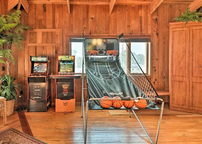 Chic Home: Ocean Views, Hot Tub & Game Room!