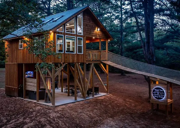 Romantic Getaway In The Treetops