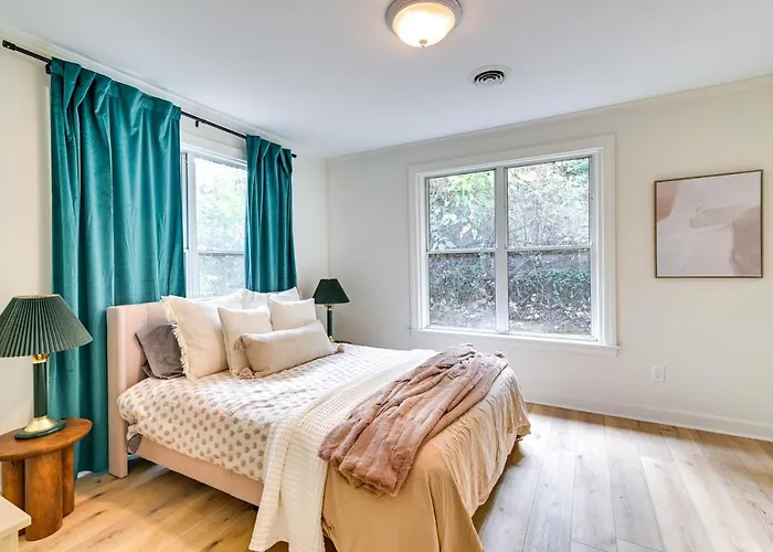 Centrally Located Home ~ Steps To Oxford Square!