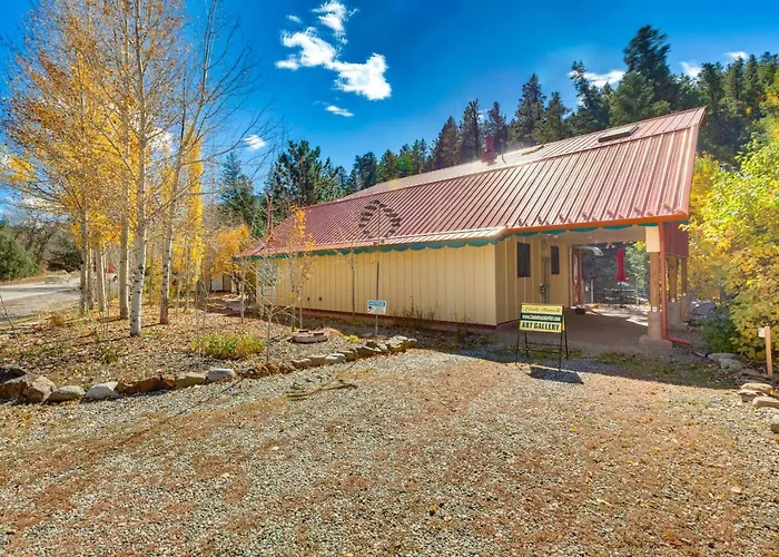 Riverside Retreat W/ Screened Porch: 6 Mi To Taos!