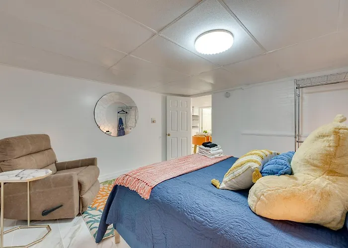 1 Mi To Downtown: Salem Vacation Rental!