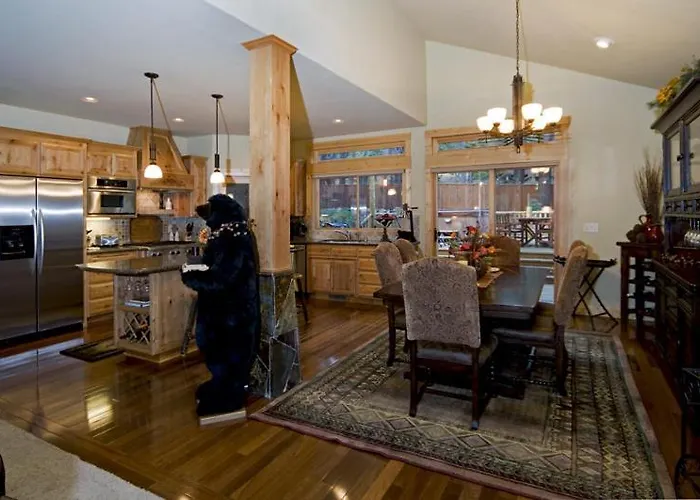 Olive Branch - Private Hot Tub, Media Room, Pet-Friendly, Near Northstar!