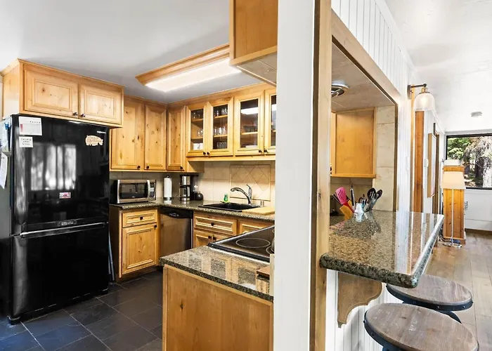 Elis Peak Retreat - Hot Tub, Wood Fireplace, Close To Tahoe City & Dining