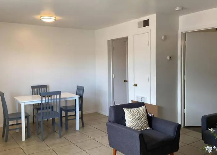 Cozy 1 Bedroom Apartment In Long Beach Ms Jm3