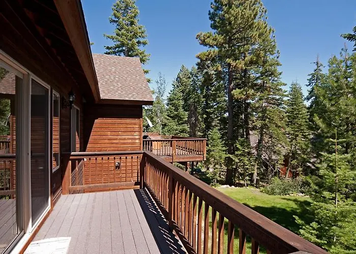 Woodside Lodge On West Shore With Private Hot Tub, Pool Table & Game Room
