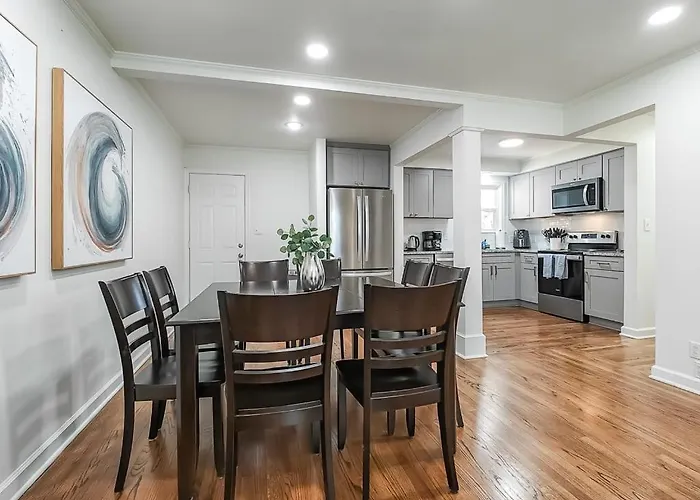 4 Bedroom Plaza Charmer Pet Friendly