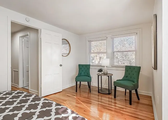 4 Bedroom Plaza Charmer Pet Friendly