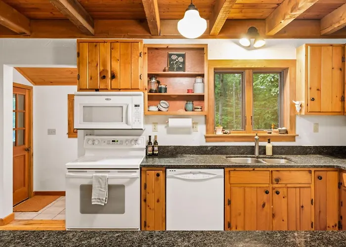 Finnwood - A Pet Friendly Woodland Retreat