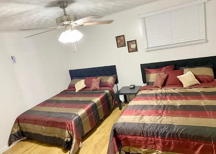 Luxury 5Br, 2 Ba Home Near Notre Dame- Game Room!