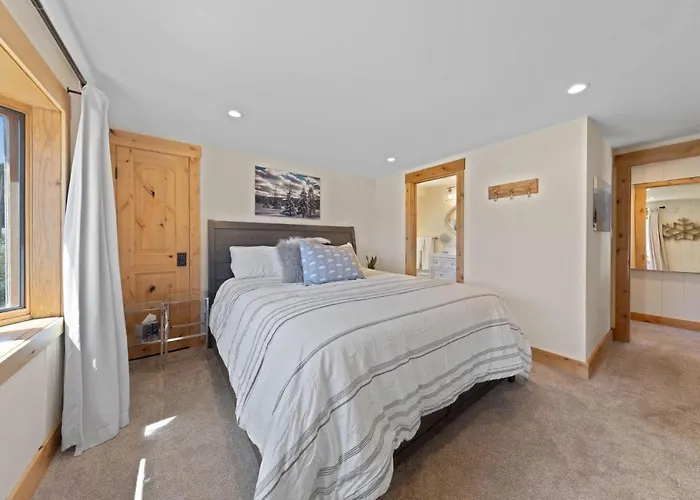 Rustling Grove In Tahoe City - Pet-Friendly, Walking Distance To Downtown And Lake - Private Hot Tub