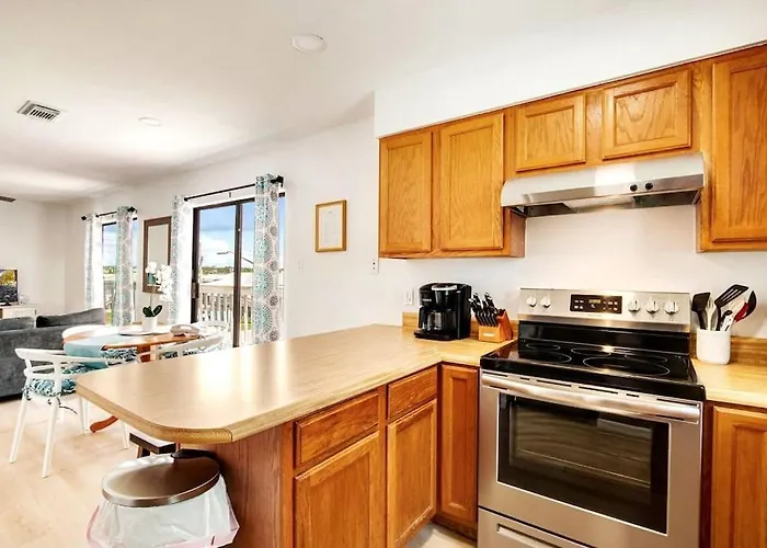 Winter In Gulf Shores: Snowbird Monthly Condo