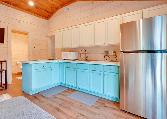Lovely Au Gres Cottage W/ Hot Tub: Walk To Beach!