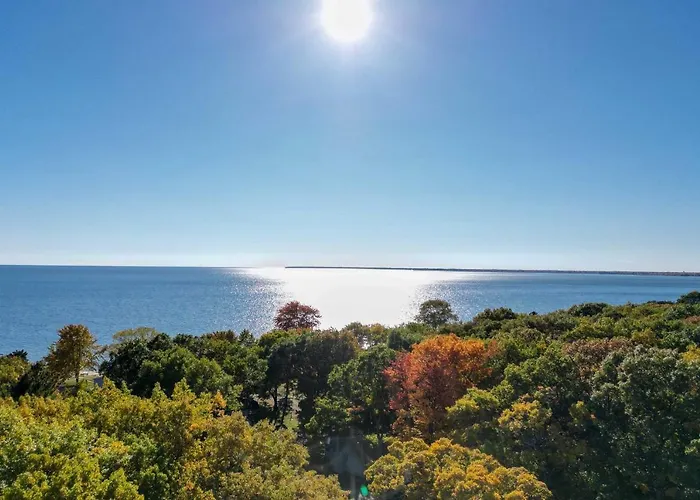 Lovely Au Gres Cottage W/ Hot Tub: Walk To Beach!