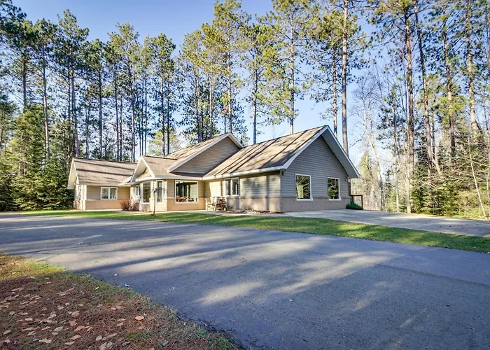 Peaceful Hibbing Getaway: Heated Floors, Fire Pit!
